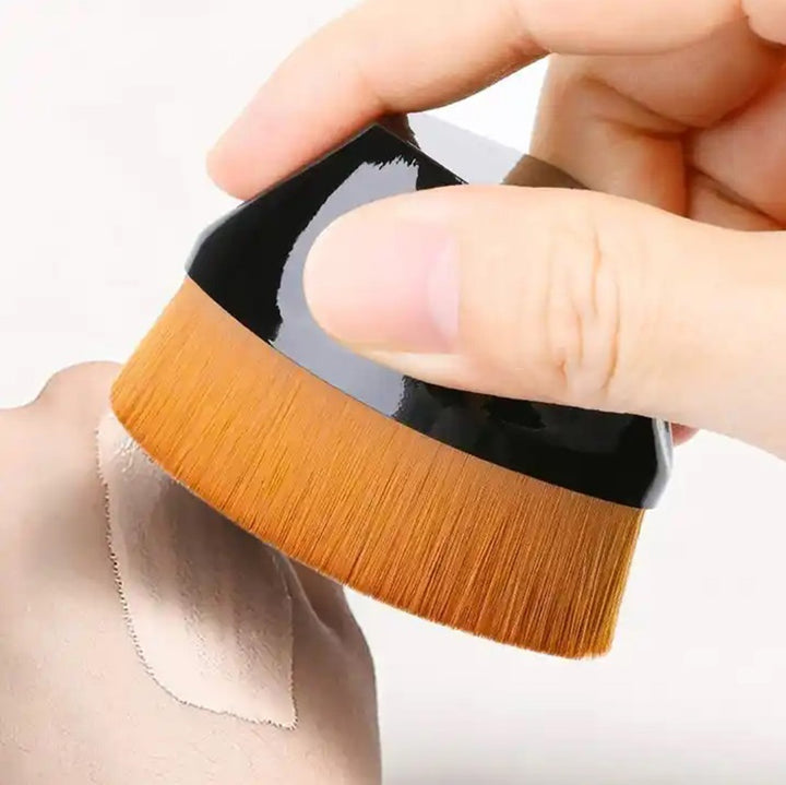 Pensula kabuki plata pentru fond de ten, Zola®, design ergonomic, plastic, peri artificiali, 6 cm, neagra