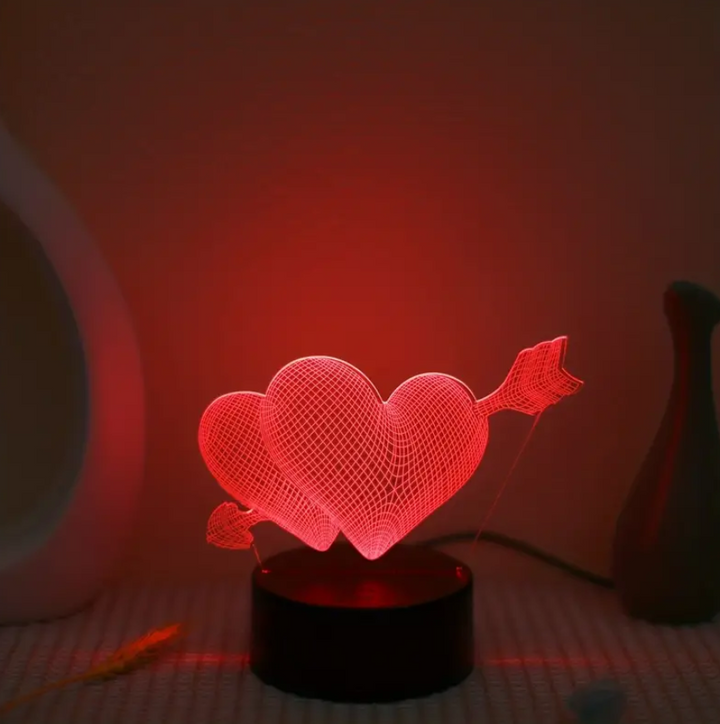 Lampa 3D pentru noptiera, Zola, model doua inimi strapunse de sageata, LED, RGB, telecomanda, 0.5W, din plastic si acril, neagra
