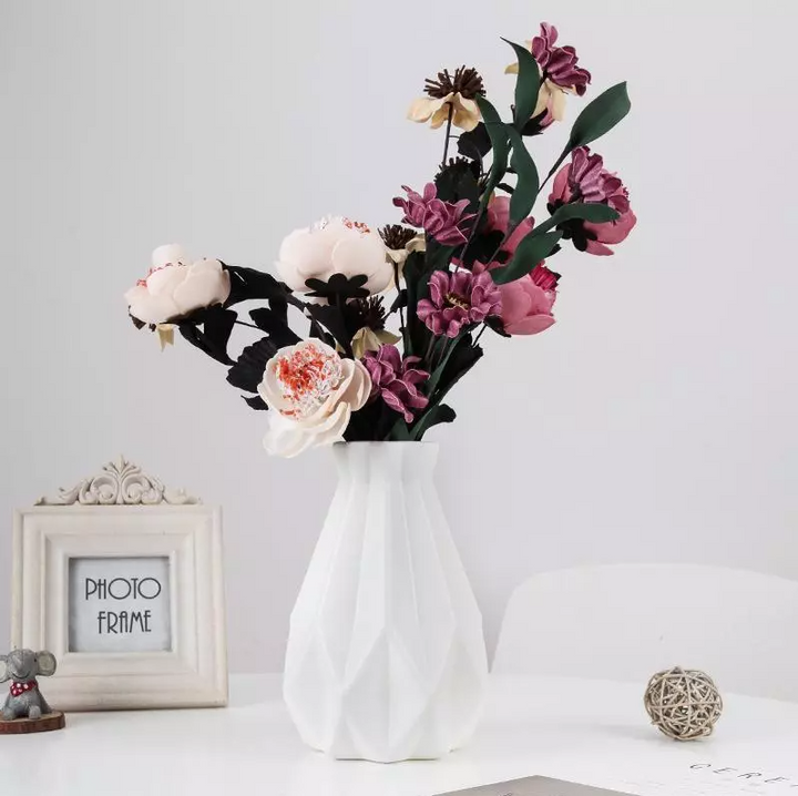 Vaza decorativa 3D pentru flori, Zola, din plastic, capacitate 1.5 L, diametru 7 cm, dimensiune 20 x 14 cm, Alb