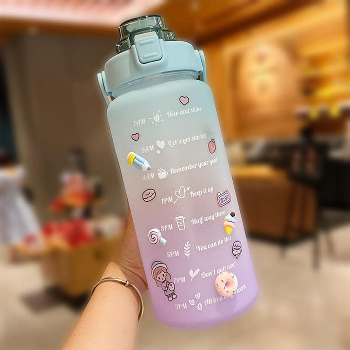 Sticla de apa extra mare cu pai, UBX®, stikere amuzant si 3D, sistem de  blocare capac, 1500 ml, marcator de timp cu mesaje,  fara BPA, maner rezistent, 25x10 cm, turcoaz/mov