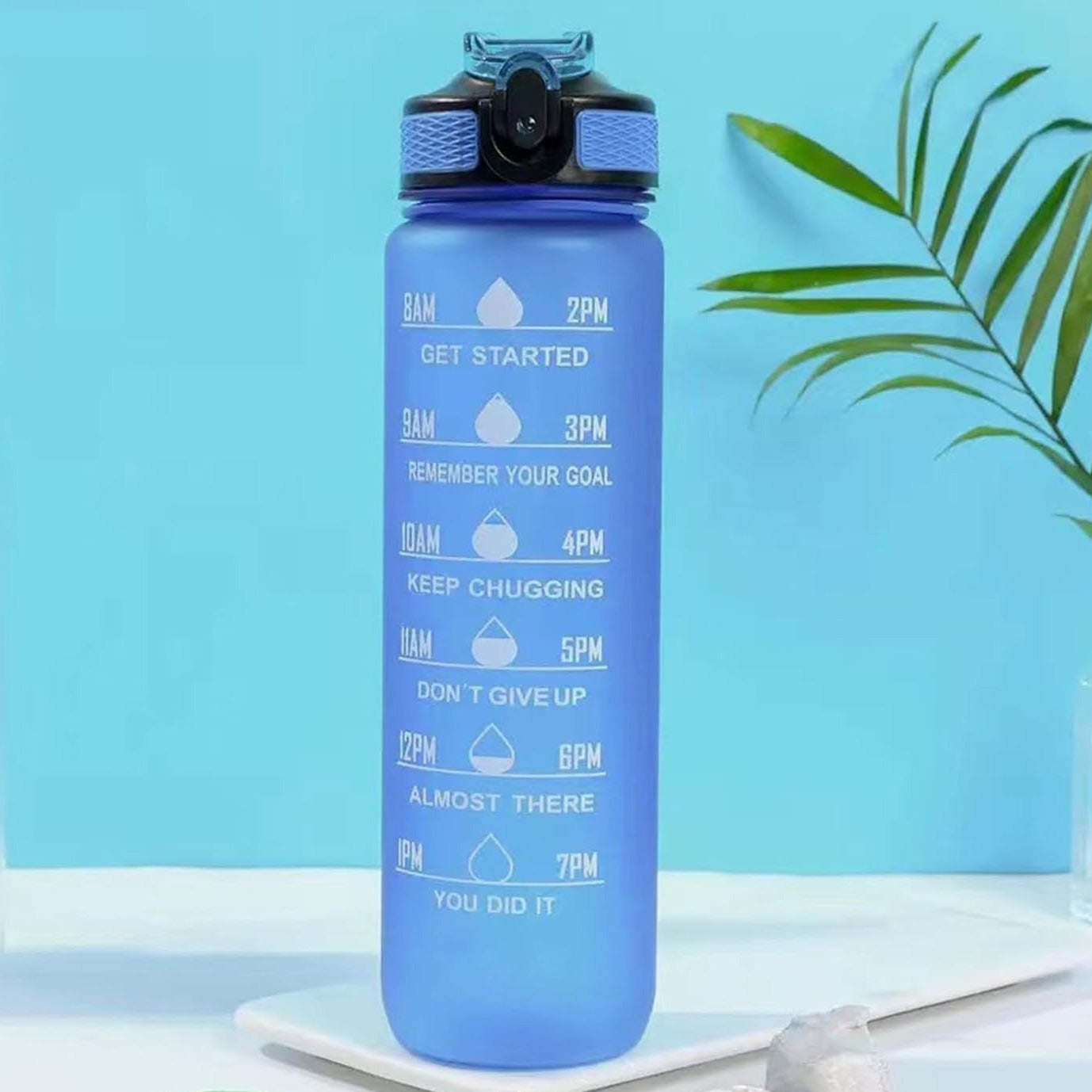 Sticla de apa cu pai, Zola,  sistem de blocare capac, 1000 ml, marcator de timp cu mesaje, fara BPA, maner rezistent, 28.5x7.5cm, albastru