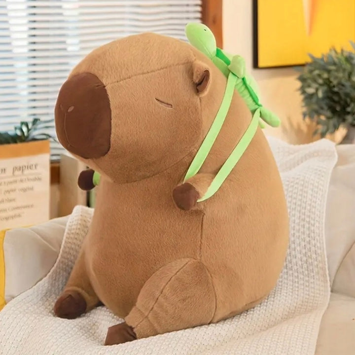 Jucarie de plus capybara cu rucsac testoasa, Zola, umplutura hipoalergenica, material exterior moale, poliester, 40 cm, maro/verde