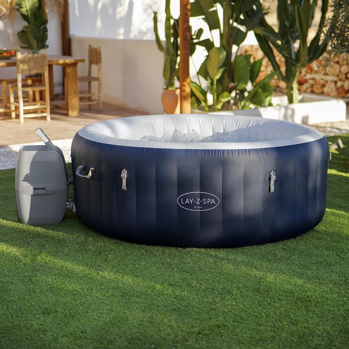 Jacuzzi gonflabil Spa, cu hidromasaj, Bestway 6001C Lay-Z-Spa Miami, sistem de comanda cu display digital, exterior / interior, 4 persoane, albastru inchis, 180 x 66 cm