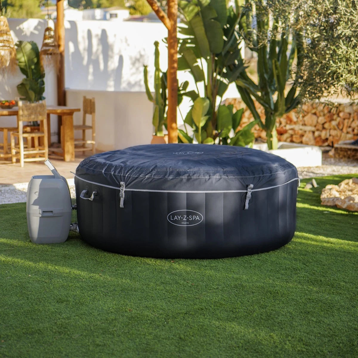 Jacuzzi gonflabil Spa, cu hidromasaj, Bestway 6001C Lay-Z-Spa Miami, sistem de comanda cu display digital, exterior / interior, 4 persoane, albastru inchis, 180 x 66 cm