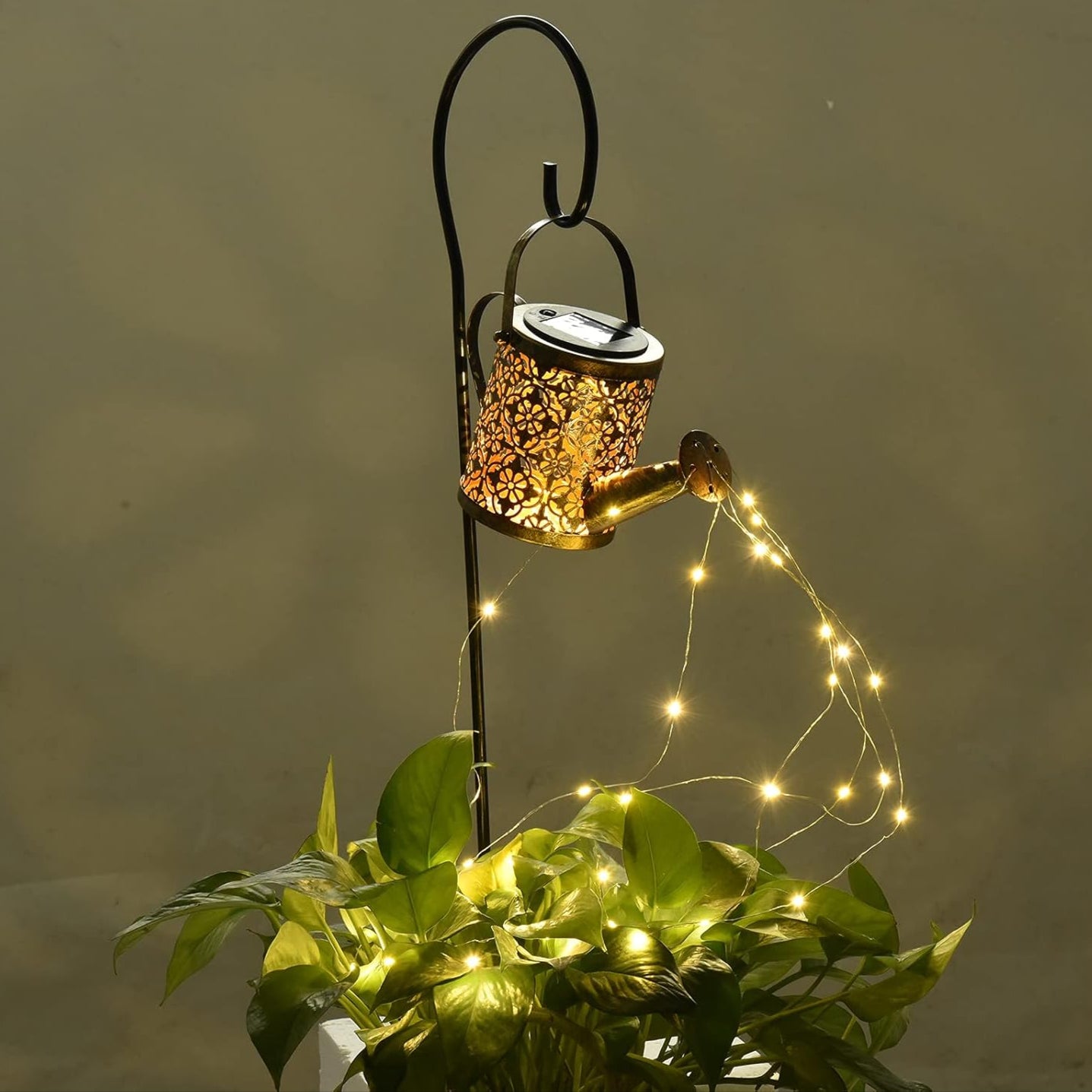 Lampa decorativa cu incarcare solara, UBX, Stropitoare cu lumini care imita curgerea apei, 36 Leduri, lumina alb cald, inaltime suport 82 cm,  24 x 10 x 15 cm