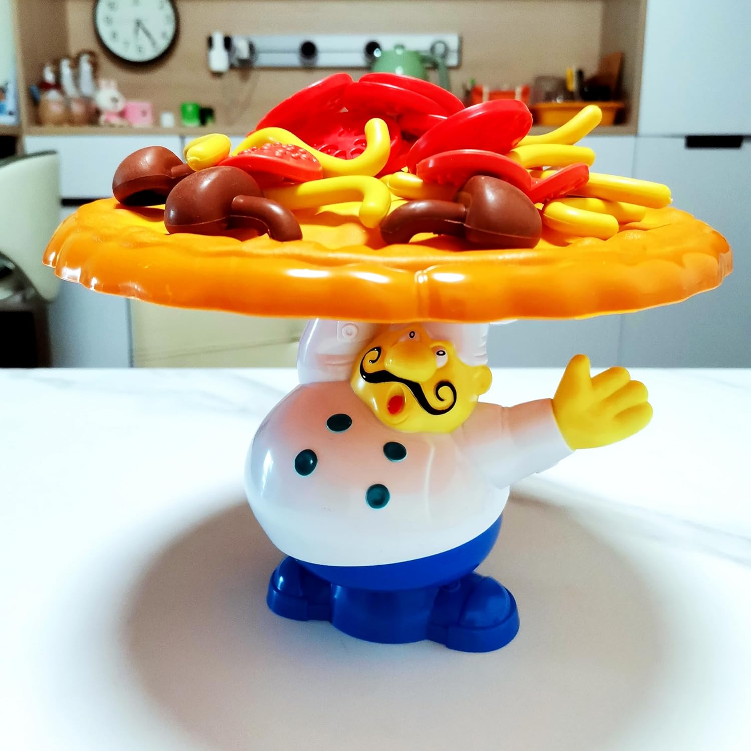 Joc de familie, Zola®, micul pizzer, placinta pizza, 8 ciuperci ,8 ardei , 8 bucati salam , 8 rosii , 24 x 18 cm