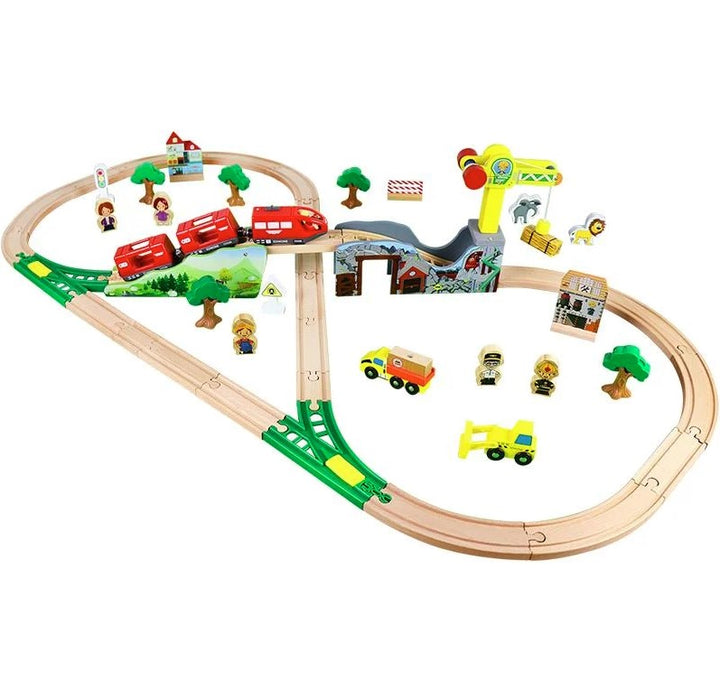 Set circuit din lemn cu tren electric, Zola,  57 elemente: poduri, oameni, masinute, copaci, macara si animale, dimensiuni asamblat 115 x 45 x 21 cm, lungime pista desfacuta 3.2 m