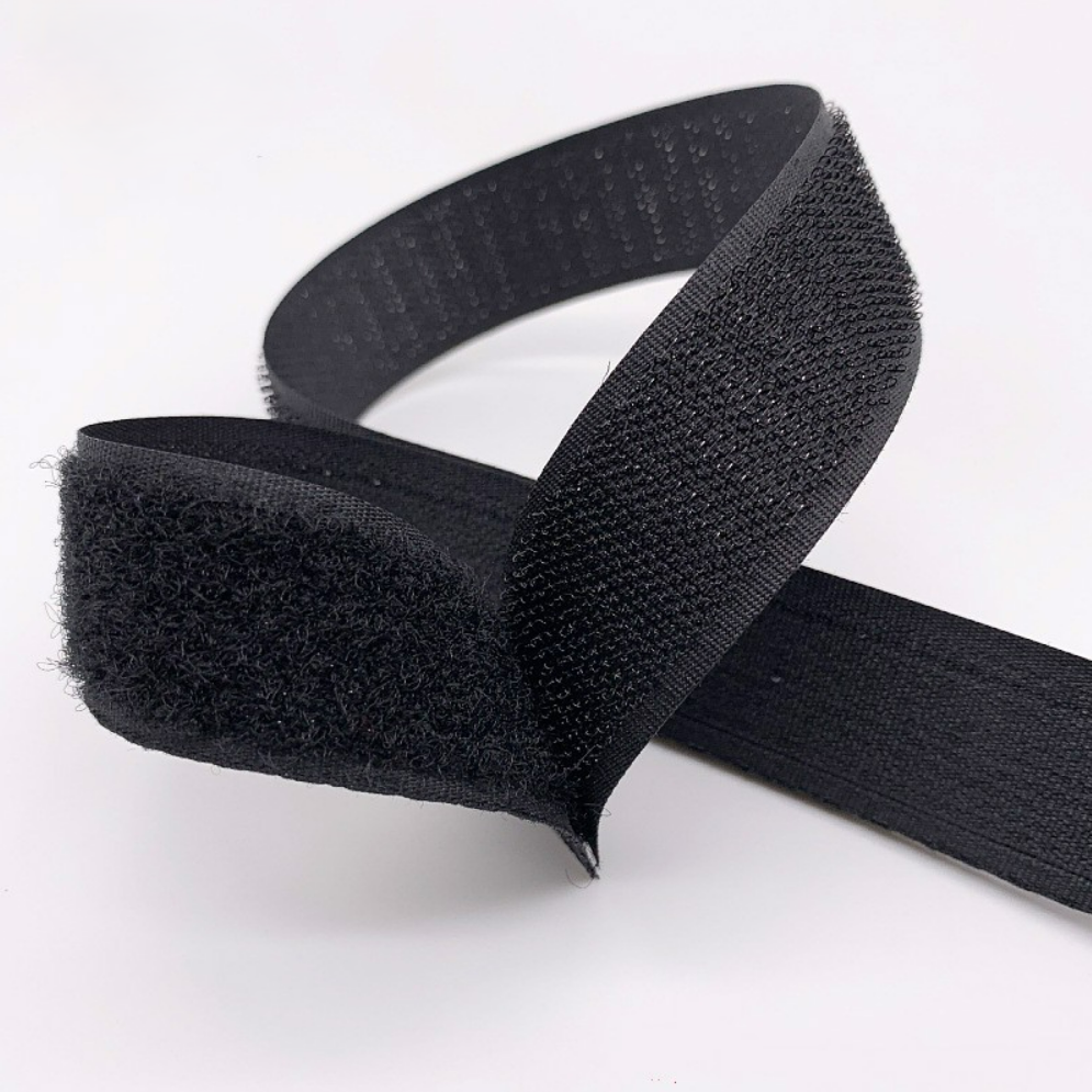 Organizator de cabluri roll-up, Zola®, forma de banda velcro, 5m , negru