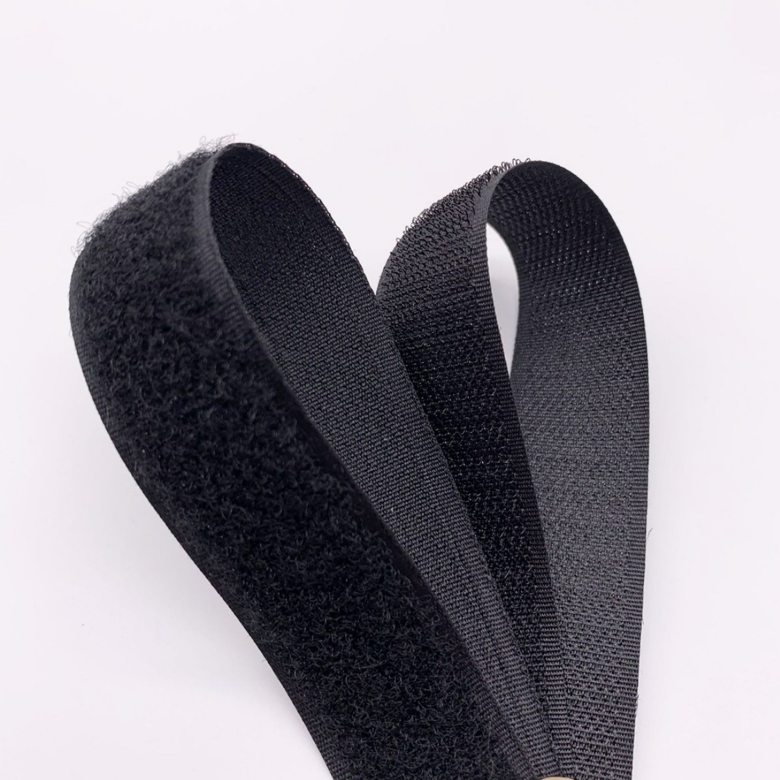 Organizator de cabluri roll-up, Zola®, forma de banda velcro, 5m , negru