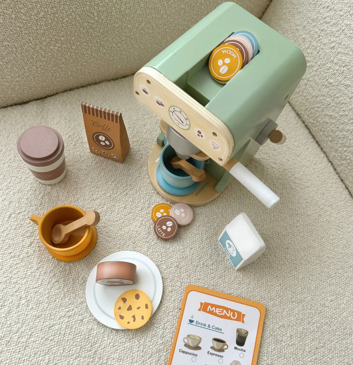 Set de jucarii espressor din lemn, Zola, barista , cesti de cafea, prajiturele, alte accesorii, 12 x 20 x 13.5 cm