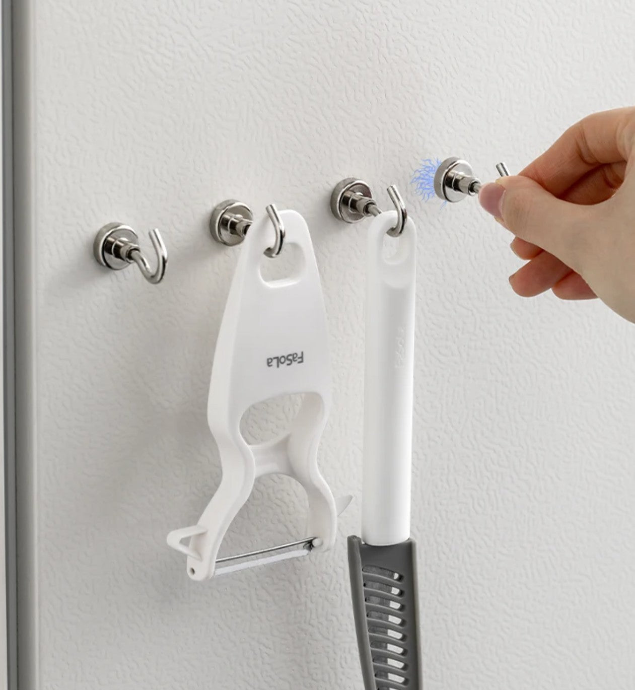 Carlig magnetic neodim multifunctional, Zola, 3.3 x 1.5 cm, ideal pentru organizare, argintiu