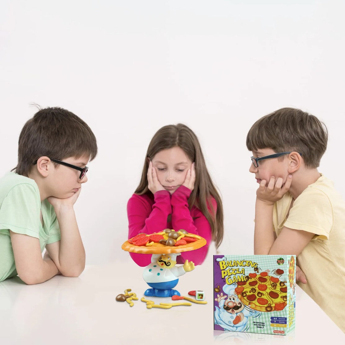 Joc de familie, Zola®, micul pizzer, placinta pizza, 8 ciuperci ,8 ardei , 8 bucati salam , 8 rosii , 24 x 18 cm