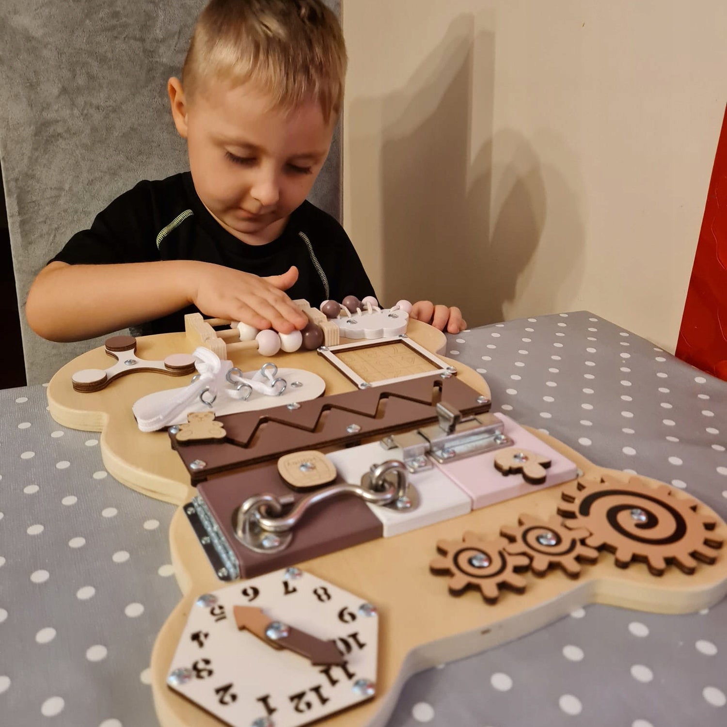 Placa senzoriala busy board, Zola®, dezvoltarea motricitatii fine, Montessori, ursulet,  39 x 29.7 x 9 cm