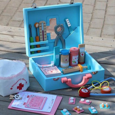 Jucarie trusa de doctor stomatolog, Zola®, din lemn cu accesorii, 43 de piese, 25 x 20 x 8.5 cm