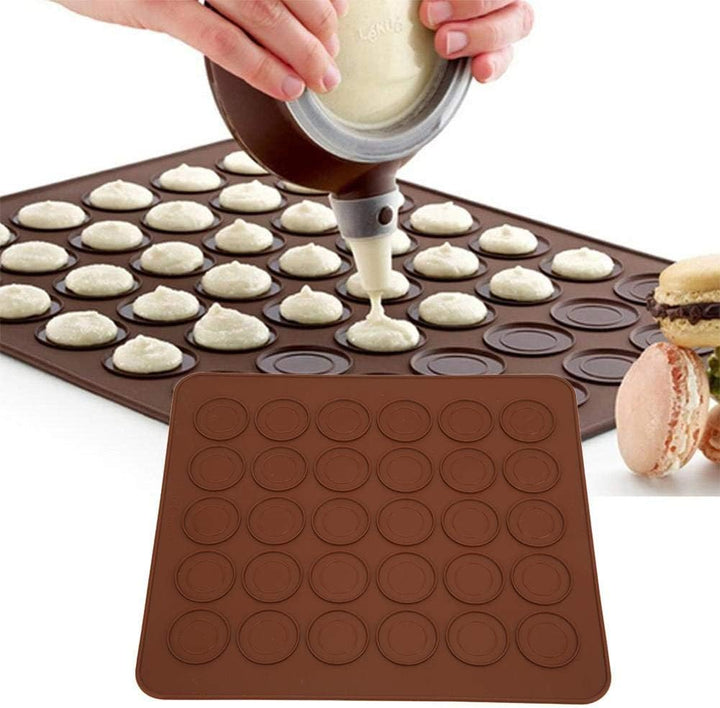 Forma din silicon pentru macarons, Zola, 30 cavitati rotund, dimensiuni 27.5 cm si 24,5 cm, maro
