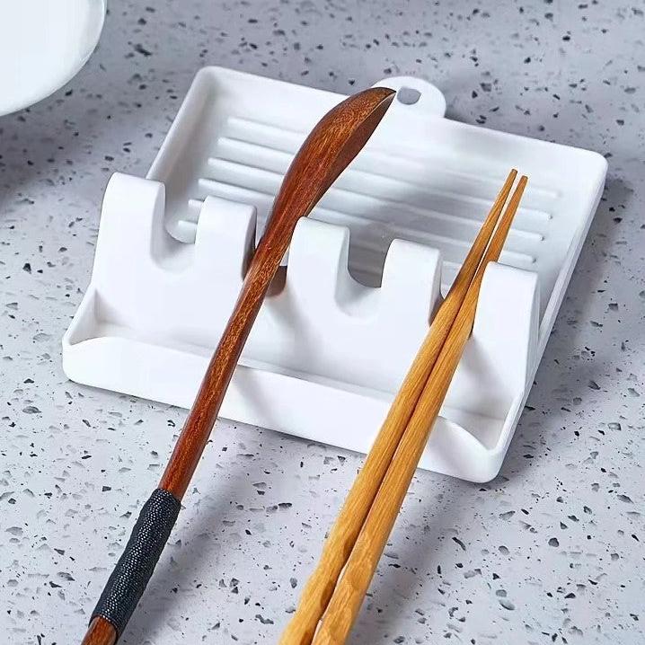 Suport din silicon pentru ustensile de bucatarie, Zola®,  suprafata de picurare, 4 orificii, usor de curatat, 14.3x12.7x5 cm, alb