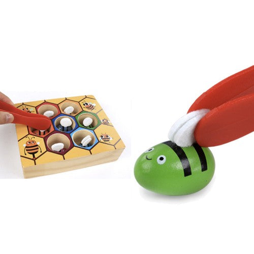 Joc educativ din lemn, pentru copii, Zola®, model fagure, cu 7 albine colorate si penseta din plastic rosie, 20x14.7x4.5 cm