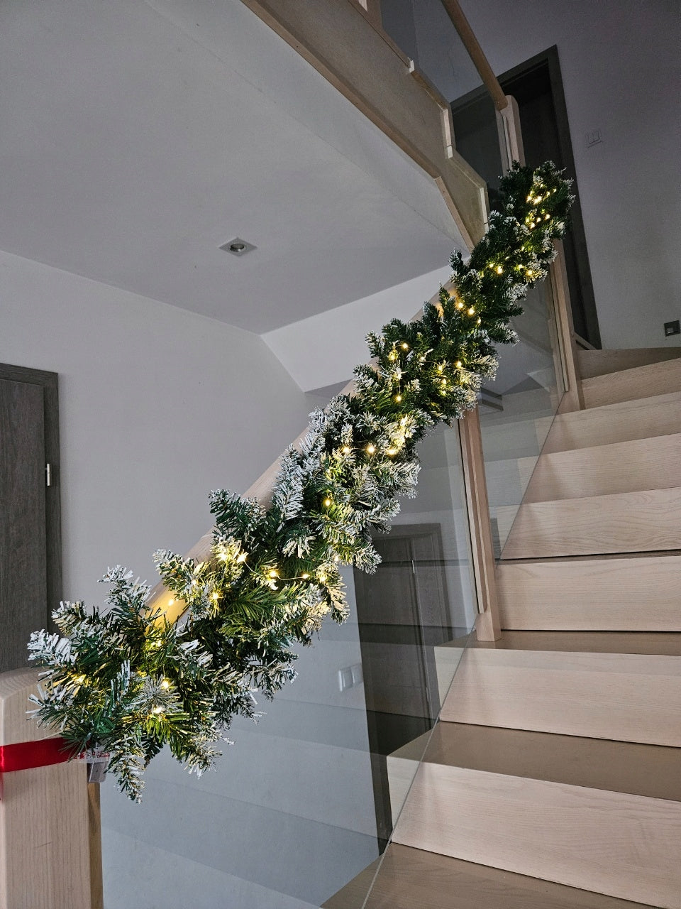 Ghirlanda decorativa de brad, Zola, pentru Craciun, varfuri albe de zapada, 270 x 29 cm