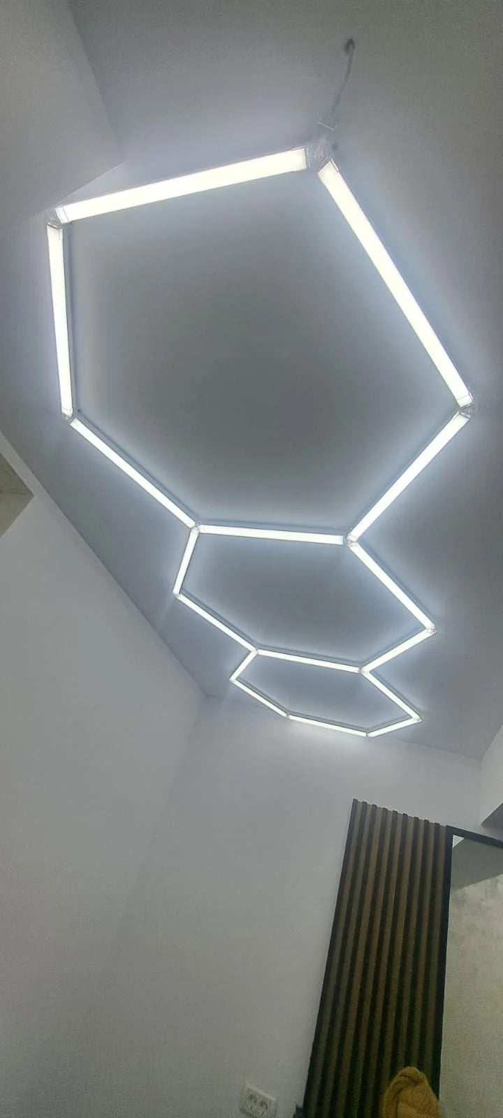 Panou modulare LED honeycomb 3 hexagoane, Zola, 125 W, 6500 K, 140 lm, plastic PC, accesorii montare, 247 x 98 cm