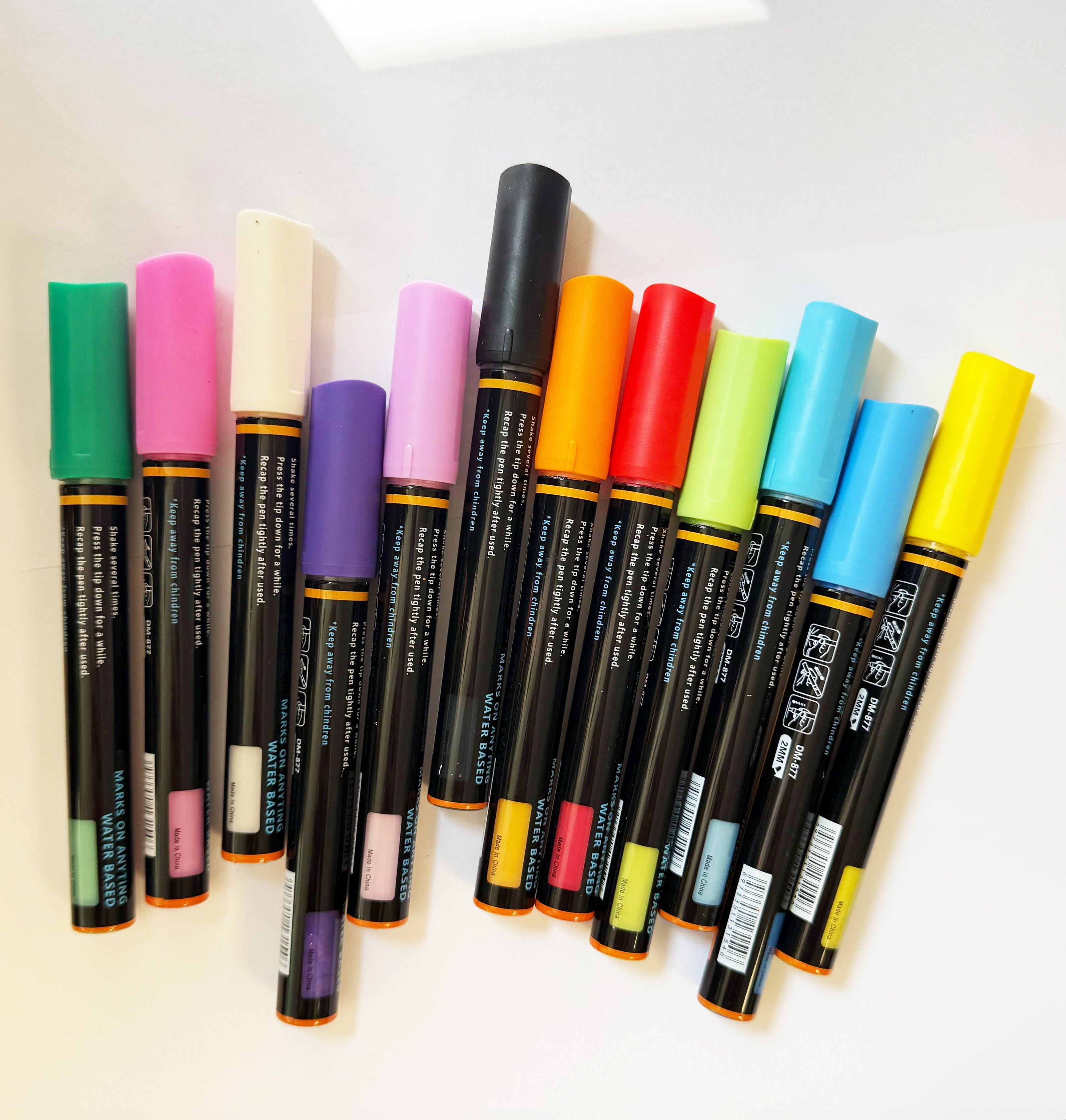 Set 12 de markere cu vopsea acrilica, Zola, varf 2 mm, rezistente la apa,  pentru pictura pe hartie, panza, piatra, sticla, lemn, textile si ceramica, uscare rapida, multicolore